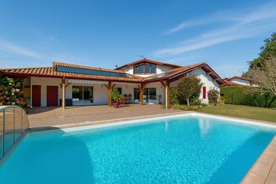 /international/fr/ustaritz-aquitaine-310107269720/