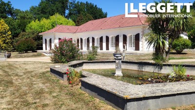 /international/fr/montalembert-charente-310102040656/