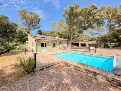 /international/fr/carnoules-provence-alpes-cote-d-azur-310108870584/