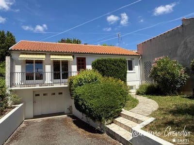 /international/fr/saint-jean-d-angely-charente-310107649746/