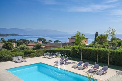 /international/fr/ajaccio-corsica-310107794062/