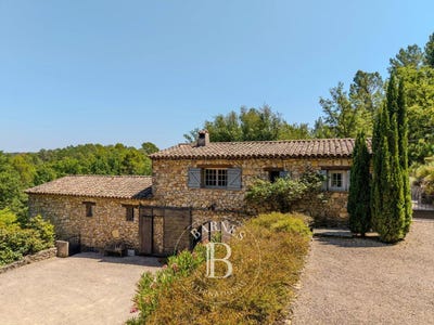 /international/fr/callas-provence-alpes-cote-d-azur-310100650368/