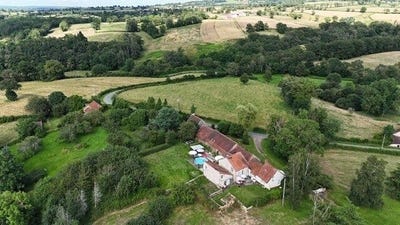 /international/fr/moureuille-auvergne-310119573690/