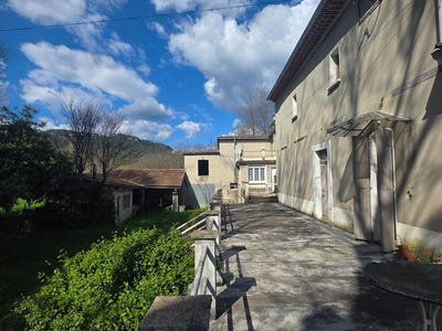 /international/fr/besseges-languedoc-roussillon-310108265537/
