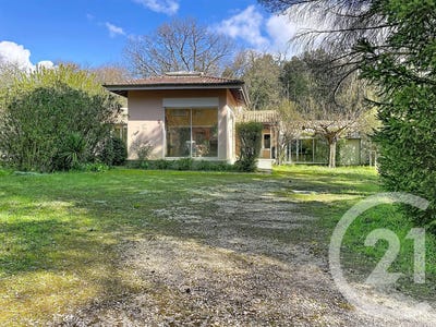 /international/fr/carsan-languedoc-roussillon-310107566478/