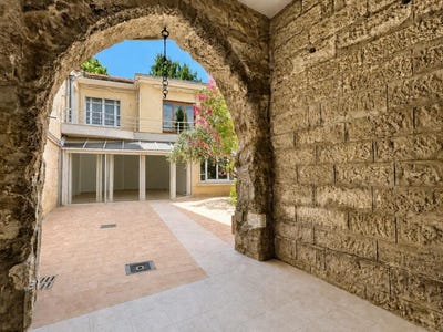 /international/fr/avignon-provence-alpes-cote-d-azur-310108954330/
