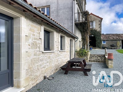 /international/fr/coulonges-sur-l-autize-charente-310105243028/