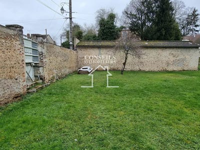 /international/fr/villeneuve-sur-yonne-burgundy-310105749331/