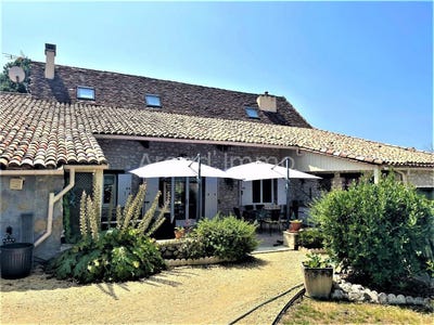 /international/fr/issigeac-aquitaine-310103413642/
