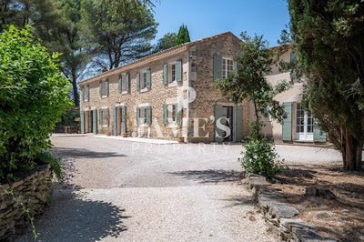 /international/fr/saint-remy-de-provence-provence-alpes-cote-d-azur-310098442689/