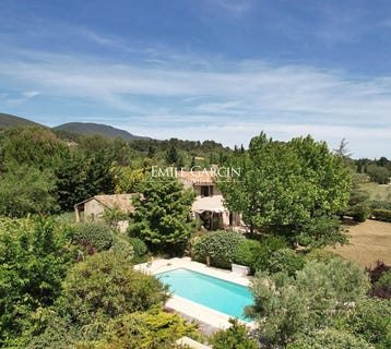 /international/fr/vaugines-provence-alpes-cote-d-azur-310100142221/