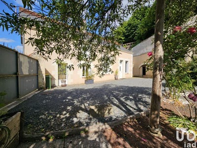 /international/fr/la-chartre-sur-le-loir-pays-de-la-loire-310100698987/