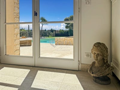/international/fr/uzes-languedoc-roussillon-310108596883/