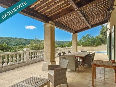/international/fr/moustiers-sainte-marie-provence-alpes-cote-d-azur-120097557750/