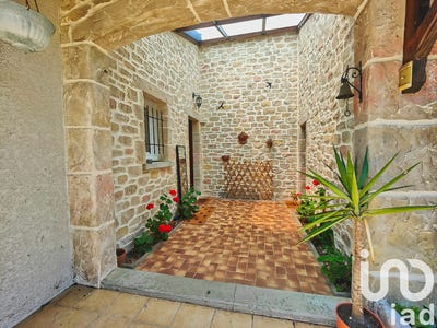 /international/fr/colombier-le-cardinal-rhone-310100364881/