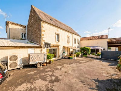 /international/fr/saint-pierre-du-chemin-pays-de-la-loire-310108700365/?lang=it