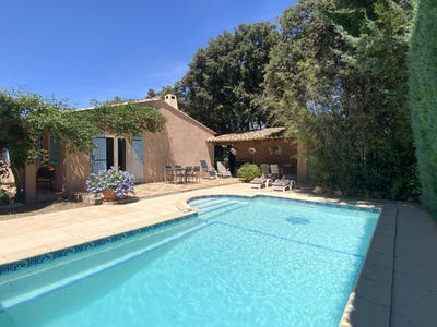/international/fr/uzes-languedoc-roussillon-310120076289/