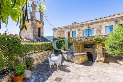 /international/fr/menerbes-provence-alpes-cote-d-azur-310108677222/