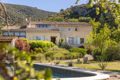 /international/fr/rustrel-provence-alpes-cote-d-azur-310101229909/