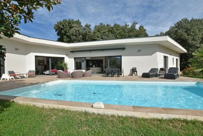 /international/fr/aubais-languedoc-roussillon-310108871119/