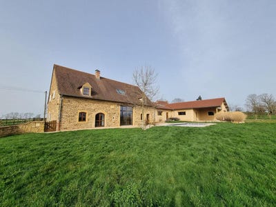 /international/fr/saint-christophe-en-brionnais-burgundy-310106382276/