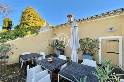 /international/fr/uzes-languedoc-roussillon-310100932659/?lang=zh-cn