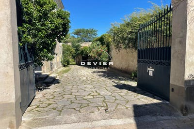 /international/fr/saint-genies-des-mourgues-languedoc-roussillon-310100458526/