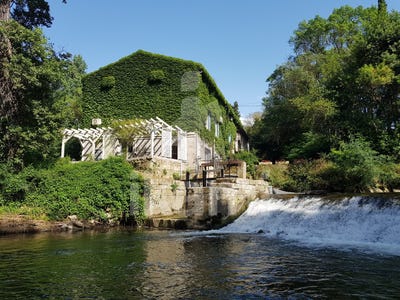 /international/fr/pezens-languedoc-roussillon-310106798716/