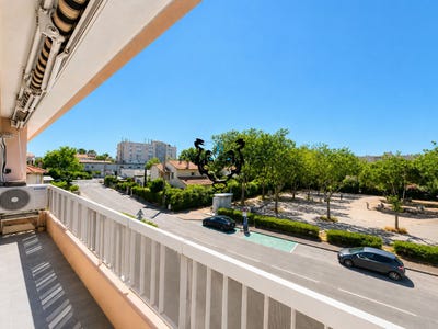 /international/fr/frejus-provence-alpes-cote-d-azur-310109097370/