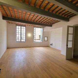/international/fr/pezenas-languedoc-roussillon-310104116982/