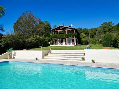 /international/fr/tombeboeuf-aquitaine-310098737179/