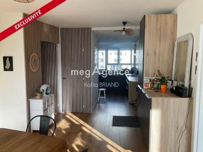 /international/fr/laval-pays-de-la-loire-310104843808/