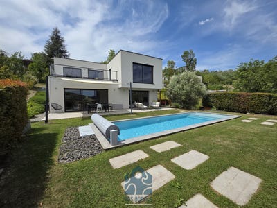 /international/fr/veyre-monton-auvergne-310107743162/