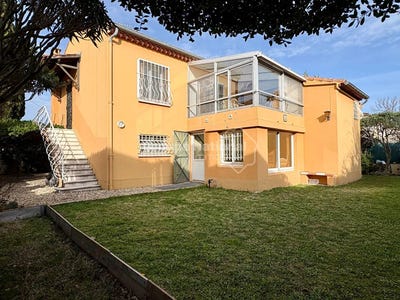 /international/fr/arles-languedoc-roussillon-310106189780/