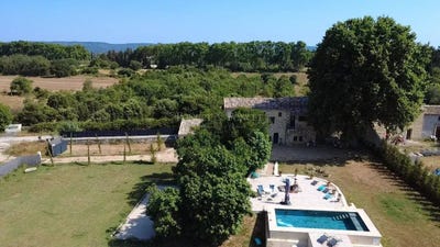 /international/fr/uzes-languedoc-roussillon-310100648224/