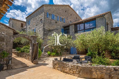 /international/fr/labeaume-rhone-310099972473/
