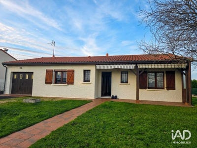 /international/fr/lussac-les-chateaux-charente-310104247471/