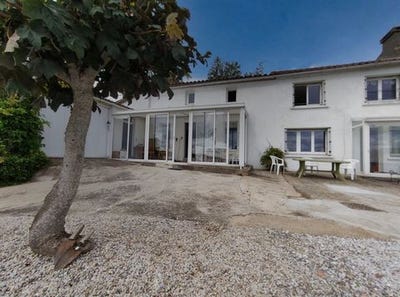 /international/fr/montournais-pays-de-la-loire-120087314089/