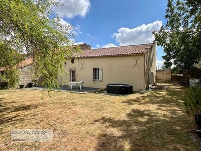 /international/fr/ste-hermine-pays-de-la-loire-310101381497/?lang=en