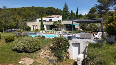 /international/fr/l-isle-sur-la-sorgue-provence-alpes-cote-d-azur-310109177020/