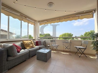 /international/fr/l-isle-sur-la-sorgue-provence-alpes-cote-d-azur-310100536332/