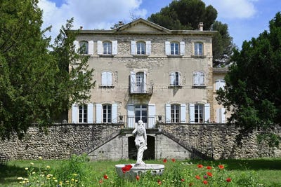 /international/fr/suze-la-rousse-rhone-310119394839/