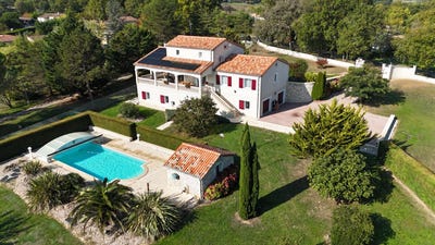 /international/fr/hautefage-la-tour-aquitaine-310103194845/