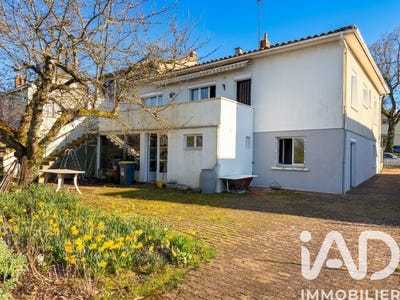 /international/fr/parthenay-charente-310108045847/