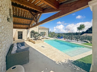 /international/fr/uzes-languedoc-roussillon-310108596883/