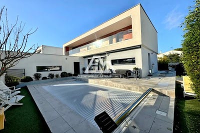 /international/fr/la-grande-motte-centre-val-de-loire-310104568329/