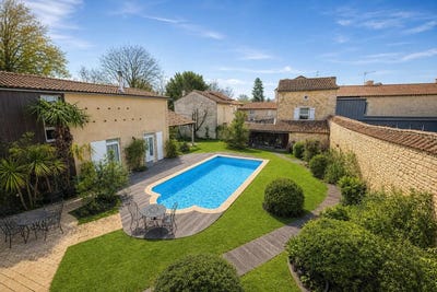 /international/fr/neuville-de-poitou-charente-310108789014/