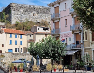 /international/fr/quillan-languedoc-roussillon-310108944358/