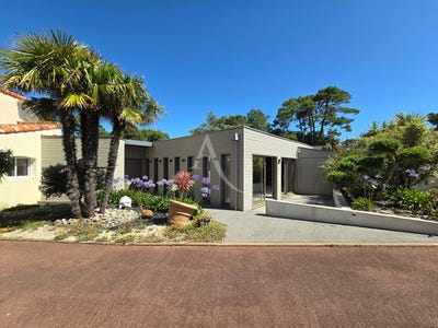 /international/fr/jard-sur-mer-pays-de-la-loire-310108697502/