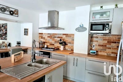 /international/fr/saint-martin-du-tertre-burgundy-310100439021/